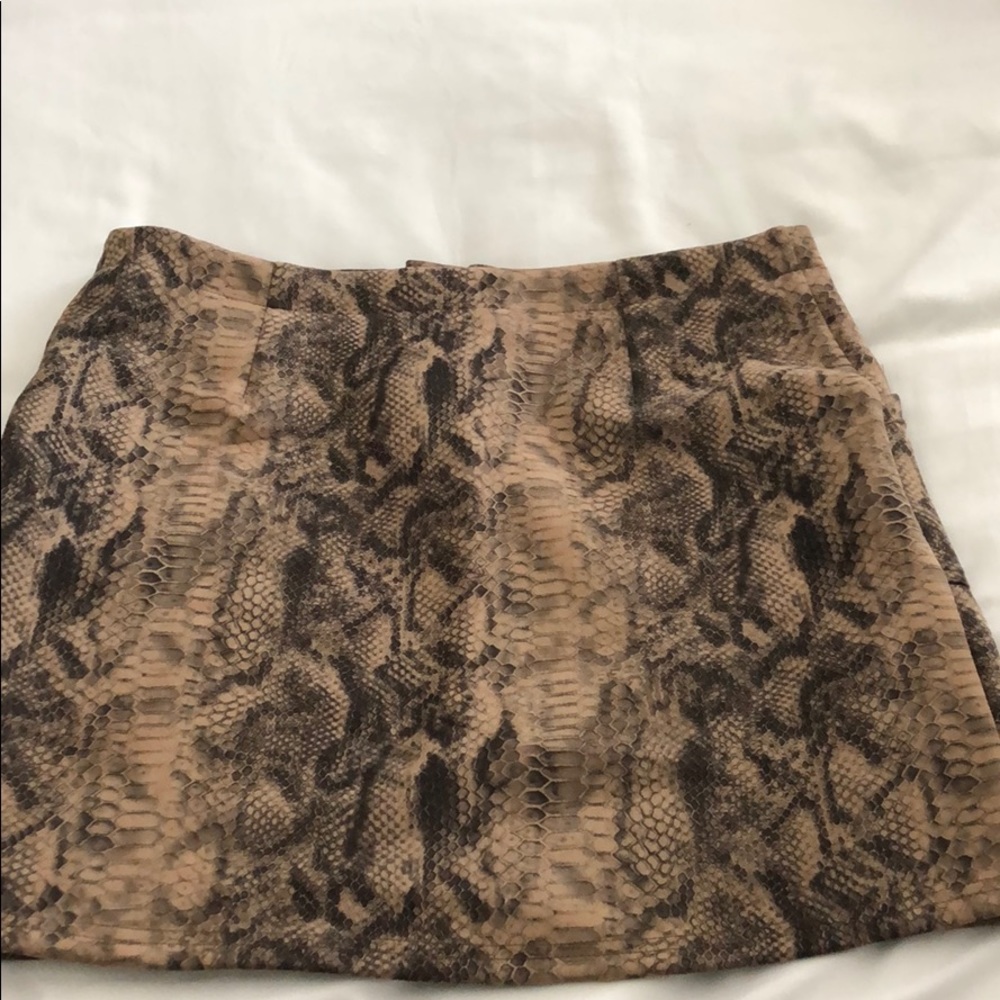 Mini skirt - Picture 2 of 3